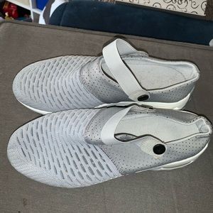 They are slip on. Love them but to big.